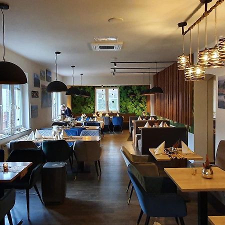 Rhoenblick Landhotel - Restaurant - Countrypub Petersberg  Exteriör bild