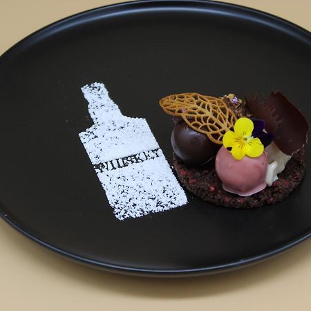 Rhoenblick Landhotel - Restaurant - Countrypub Petersberg  Exteriör bild