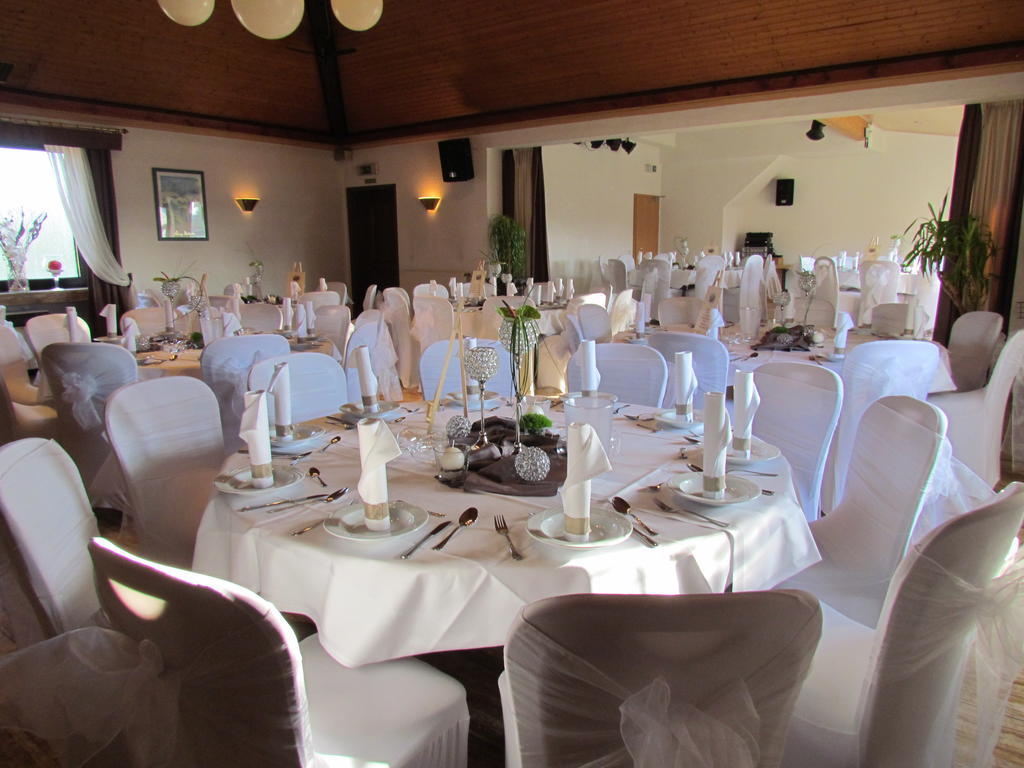 Rhoenblick Landhotel - Restaurant - Countrypub Petersberg  Exteriör bild
