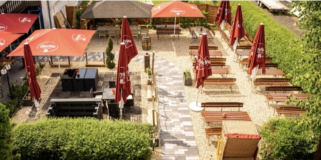Rhoenblick Landhotel - Restaurant - Countrypub Petersberg  Exteriör bild